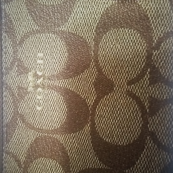 🎄COACH SIGNATURE WRISTLET NWT🎁 - Picture 16 of 17